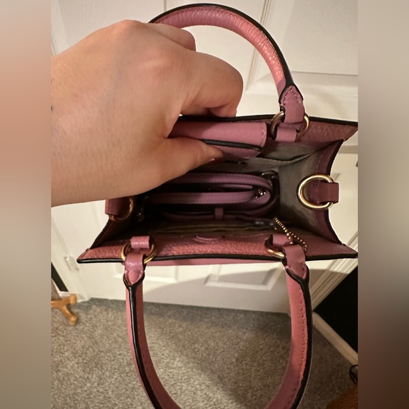 NWT COACH MINI PEPPER CROSSBODY - HEART PETAL PRINT (WITH COIN PURSE) - Picture 6 of 13